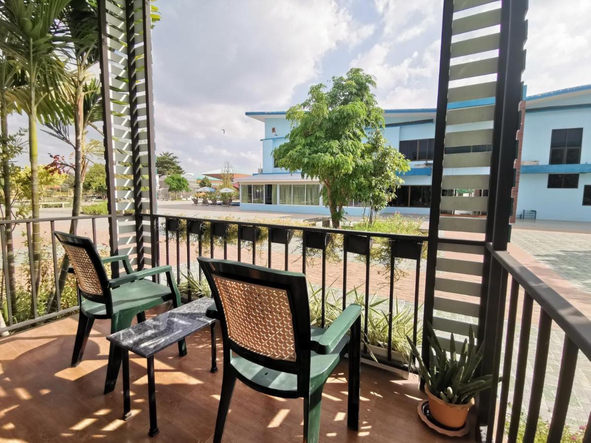 Menam Resort Nakhon Pathom Esterno foto