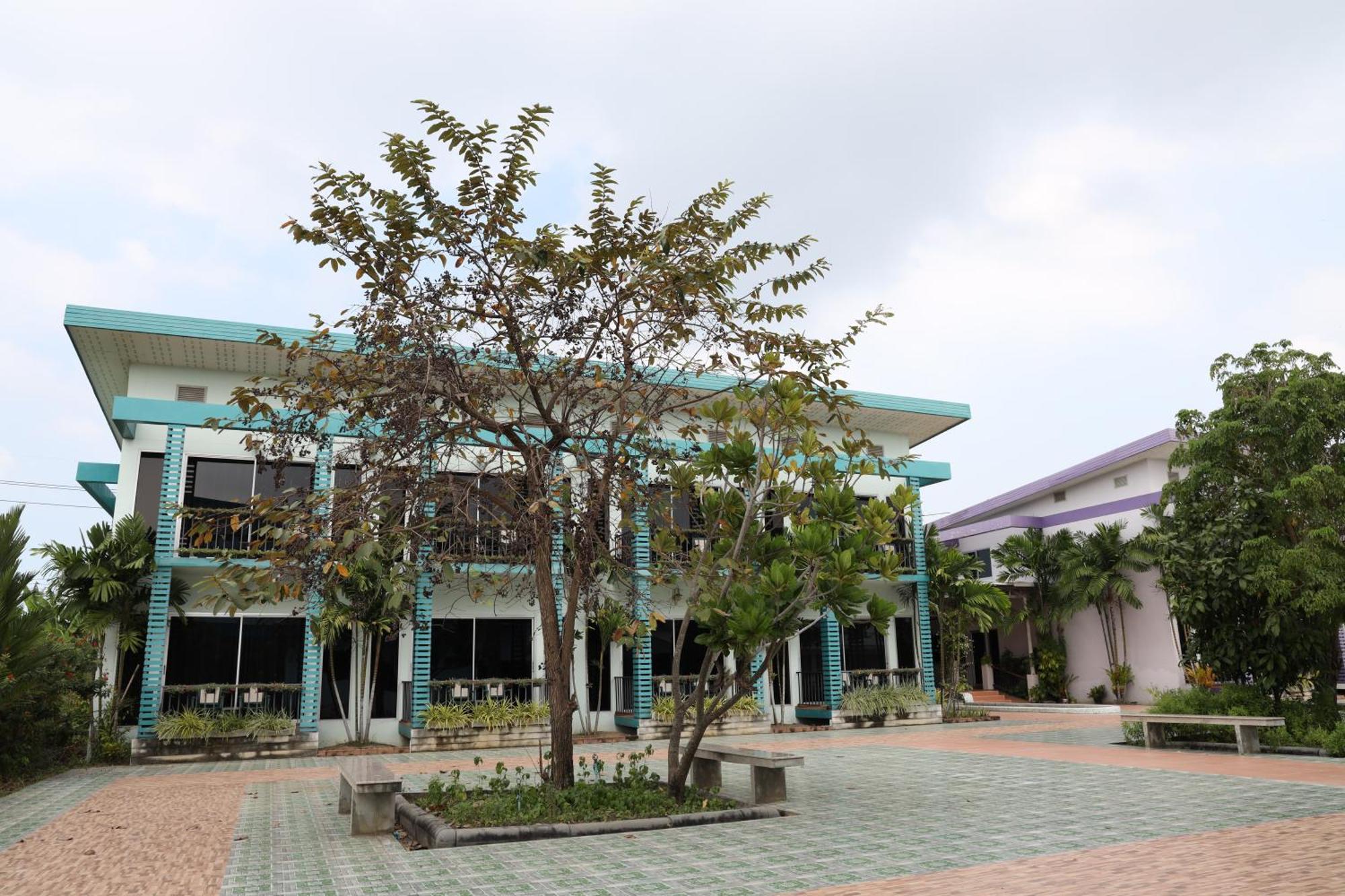Menam Resort Nakhon Pathom Esterno foto