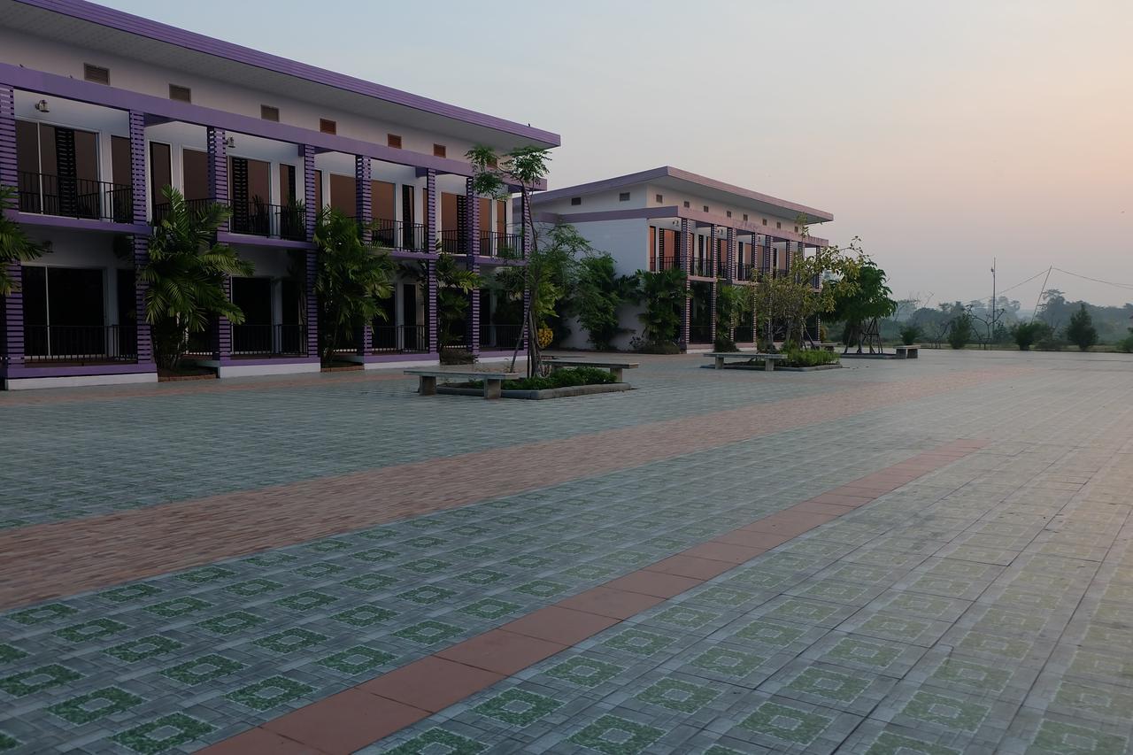 Menam Resort Nakhon Pathom Esterno foto