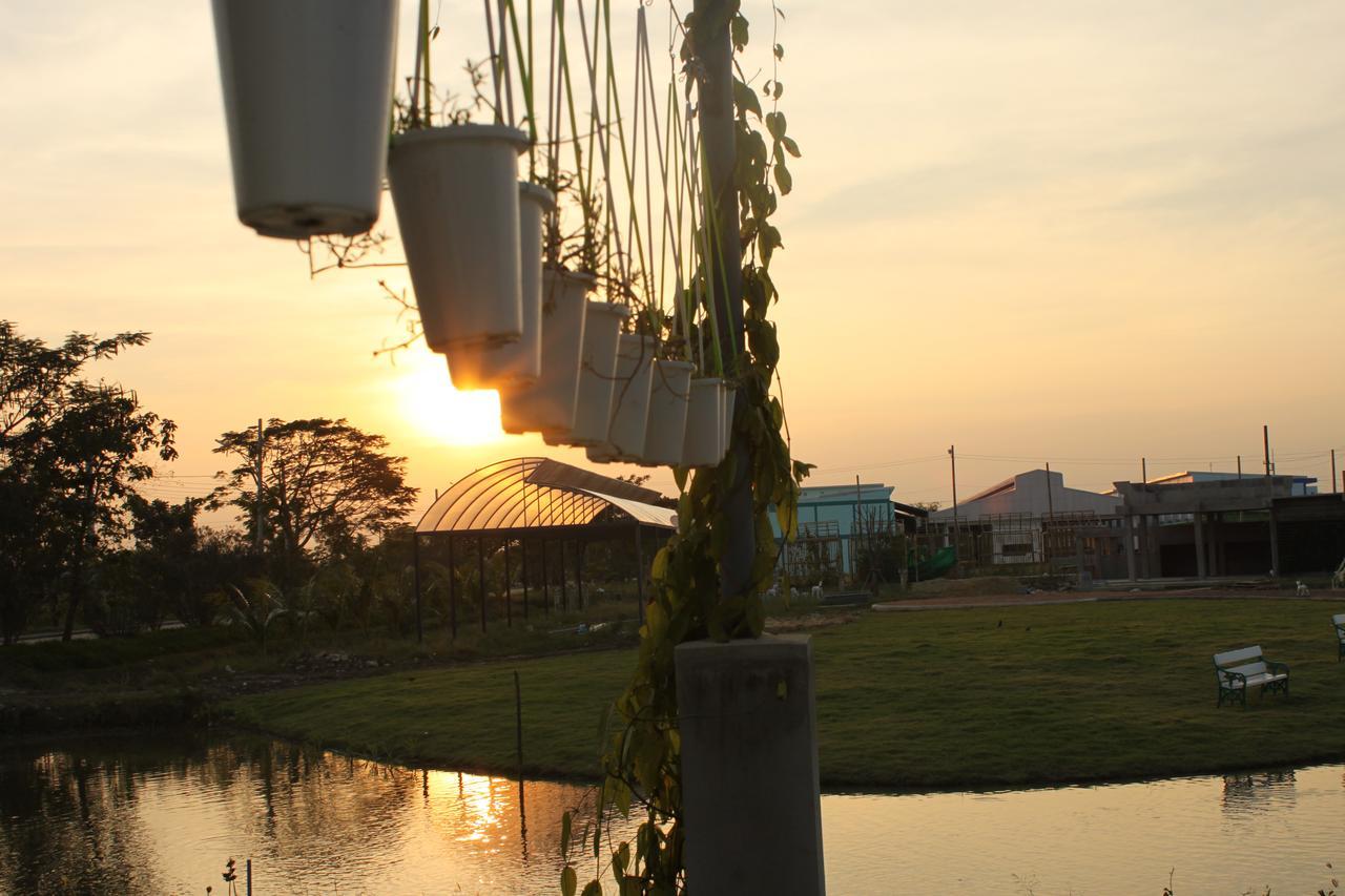 Menam Resort Nakhon Pathom Esterno foto