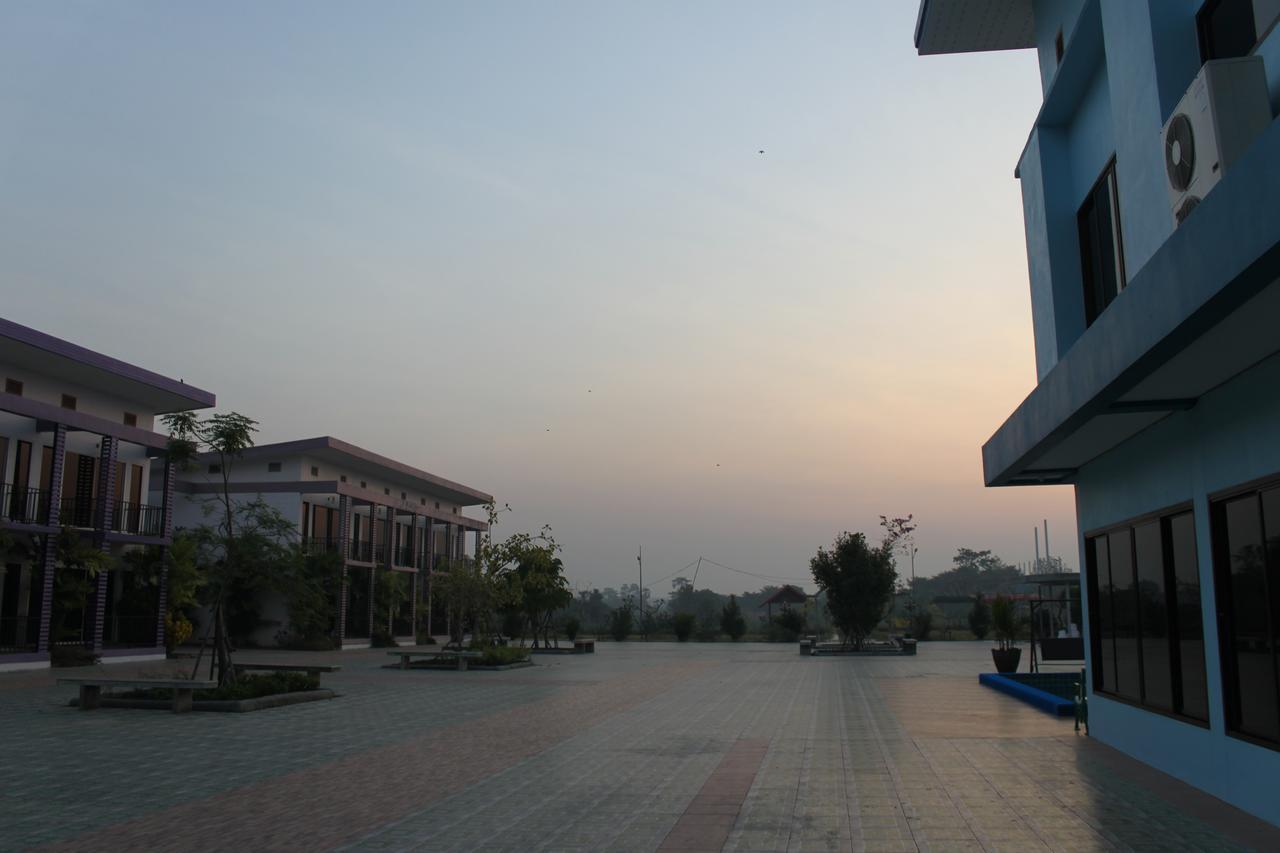 Menam Resort Nakhon Pathom Esterno foto
